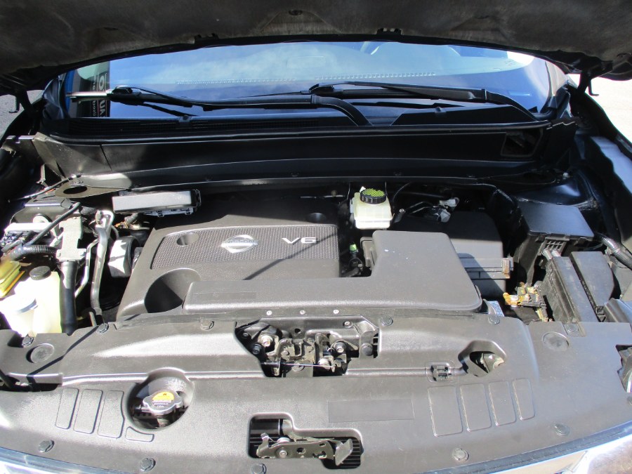 2013 Nissan Pathfinder 4WD 4dr SV, available for sale in Meriden, Connecticut | Cos Central Auto. Meriden, Connecticut 2013 Nissan Pathfinder 4WD 4dr SV, available for sale in Meriden, Connecticut | Cos Central Auto. Meriden, Connecticut