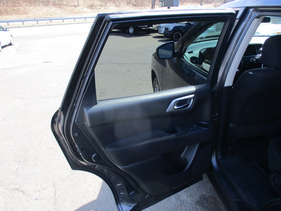 2013 Nissan Pathfinder 4WD 4dr SV, available for sale in Meriden, Connecticut | Cos Central Auto. Meriden, Connecticut 2013 Nissan Pathfinder 4WD 4dr SV, available for sale in Meriden, Connecticut | Cos Central Auto. Meriden, Connecticut
