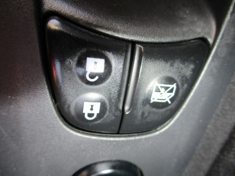 2013 Nissan Pathfinder 4WD 4dr SV, available for sale in Meriden, Connecticut | Cos Central Auto. Meriden, Connecticut 2013 Nissan Pathfinder 4WD 4dr SV, available for sale in Meriden, Connecticut | Cos Central Auto. Meriden, Connecticut