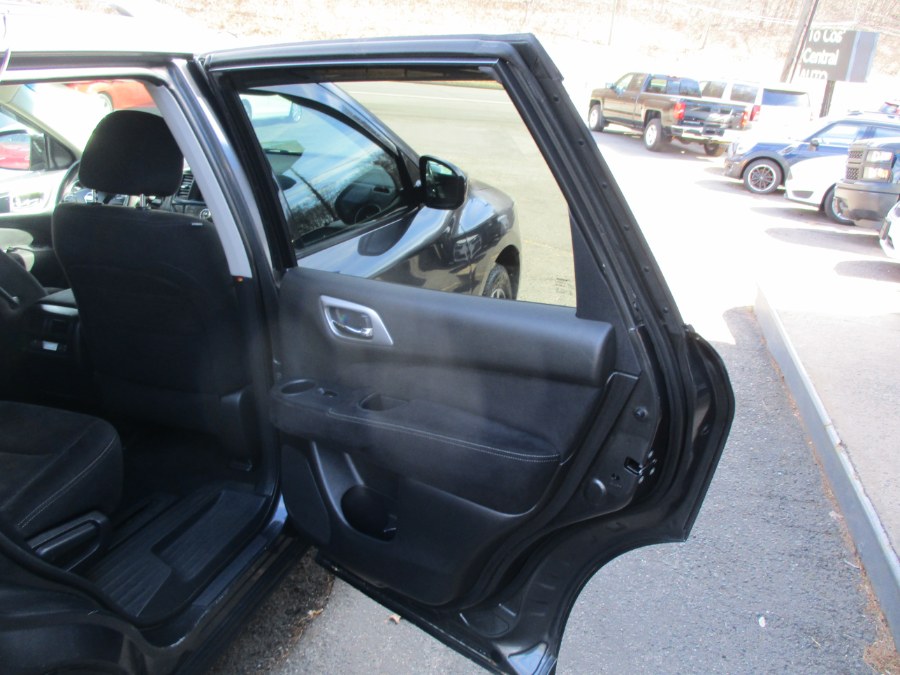 2013 Nissan Pathfinder 4WD 4dr SV, available for sale in Meriden, Connecticut | Cos Central Auto. Meriden, Connecticut 2013 Nissan Pathfinder 4WD 4dr SV, available for sale in Meriden, Connecticut | Cos Central Auto. Meriden, Connecticut