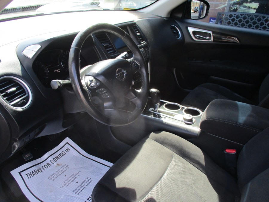 2013 Nissan Pathfinder 4WD 4dr SV, available for sale in Meriden, Connecticut | Cos Central Auto. Meriden, Connecticut 2013 Nissan Pathfinder 4WD 4dr SV, available for sale in Meriden, Connecticut | Cos Central Auto. Meriden, Connecticut