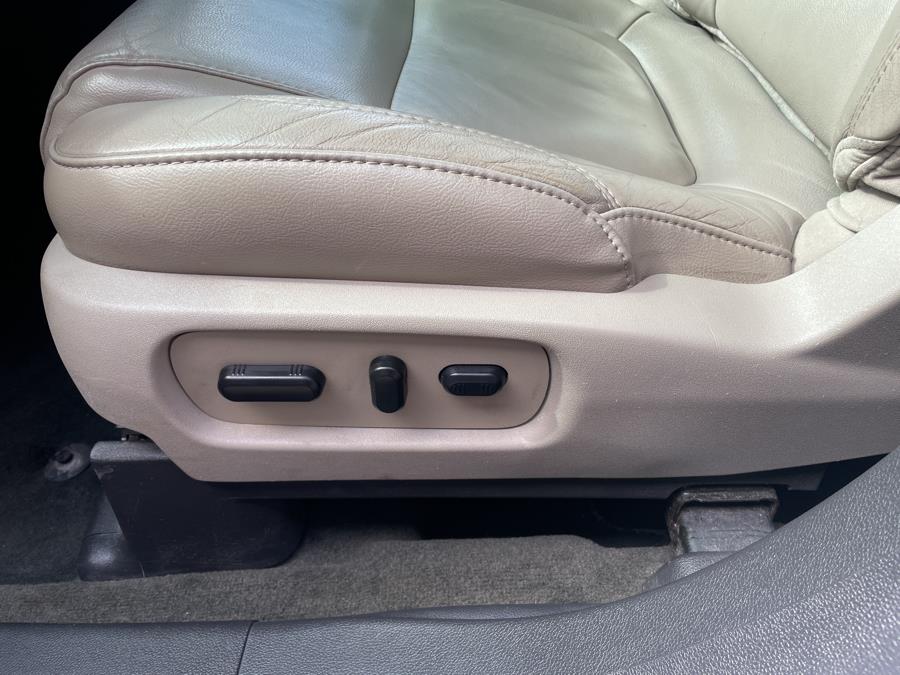 2013 Ford Explorer FWD 4dr XLT, available for sale in Worcester, Massachusetts | Worcester Auto Outlet LLC. Worcester, Massachusetts 2013 Ford Explorer FWD 4dr XLT, available for sale in Worcester, Massachusetts | Worcester Auto Outlet LLC. Worcester, Massachusetts