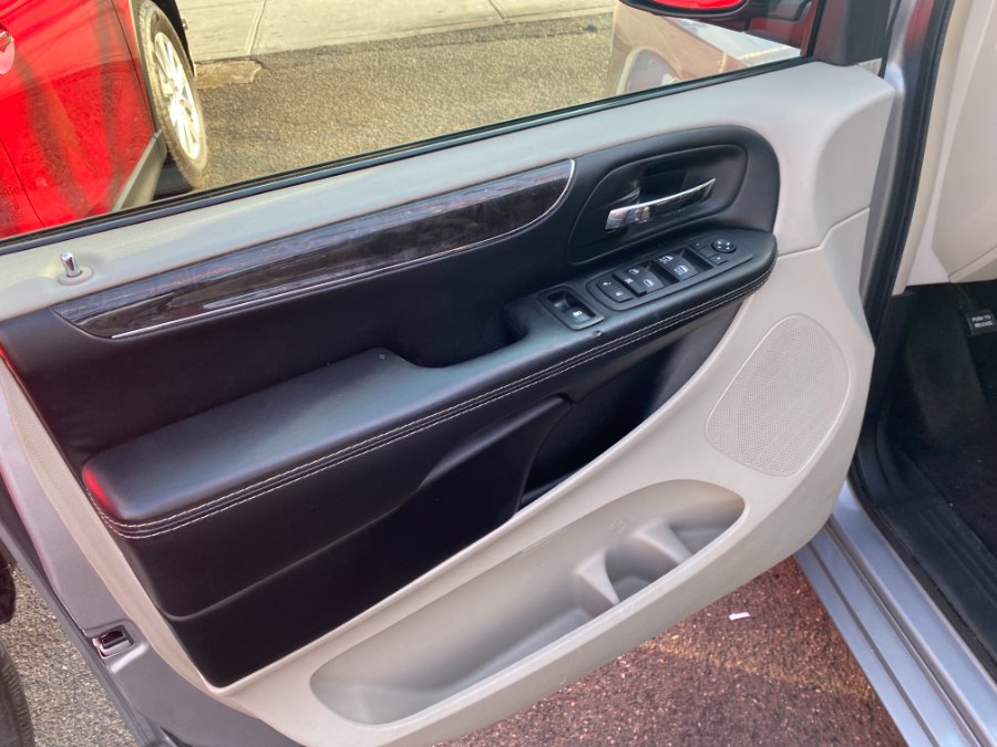 2016 Chrysler Town & Country 4dr Wgn Touring, available for sale in Middle Village, New York | Middle Village Motors . Middle Village, New York 2016 Chrysler Town & Country 4dr Wgn Touring, available for sale in Middle Village, New York | Middle Village Motors . Middle Village, New York