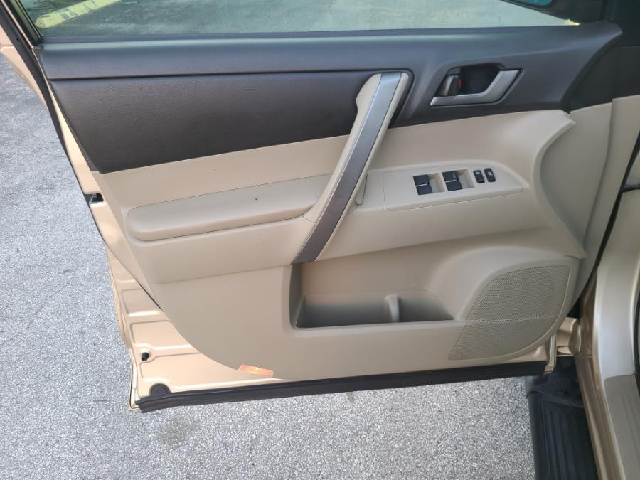 2010 Toyota Highlander FWD 4dr V6 SE (Natl), available for sale in Orlando, Florida | CarX Club Corporation. Orlando, Florida 2010 Toyota Highlander FWD 4dr V6 SE (Natl), available for sale in Orlando, Florida | CarX Club Corporation. Orlando, Florida