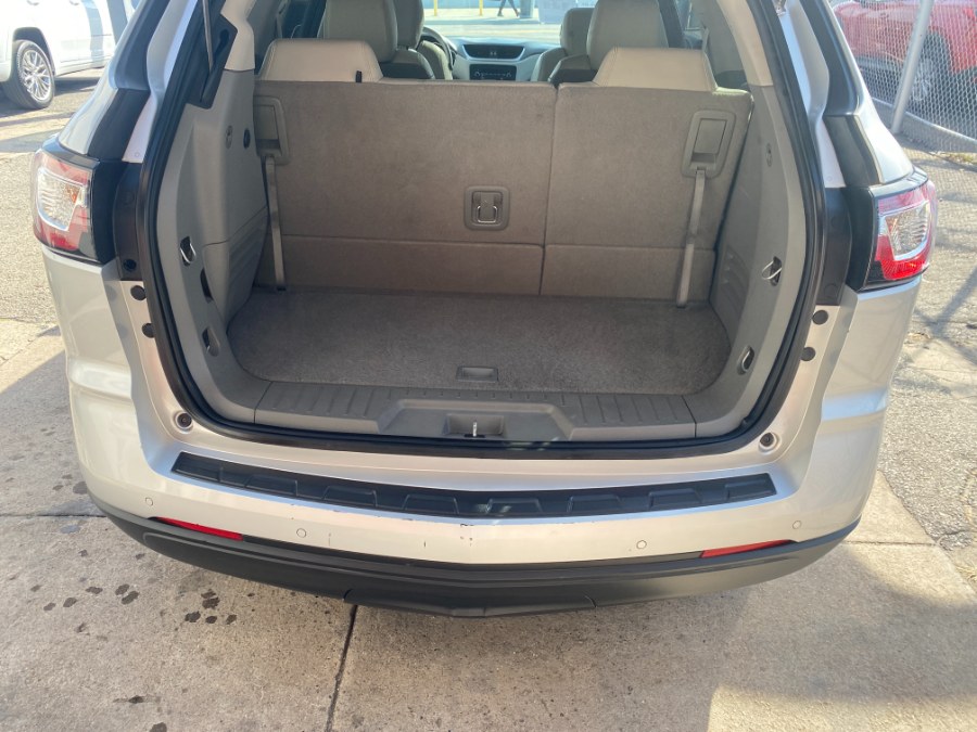 2016 Chevrolet Traverse AWD 4dr LT w/2LT, available for sale in Middle Village, New York | Middle Village Motors . Middle Village, New York 2016 Chevrolet Traverse AWD 4dr LT w/2LT, available for sale in Middle Village, New York | Middle Village Motors . Middle Village, New York