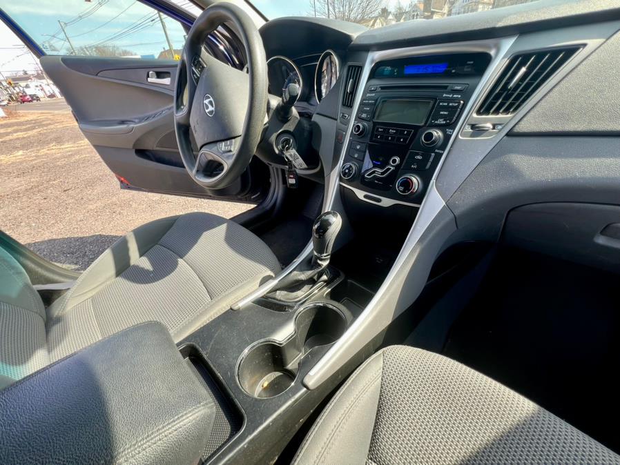 2013 Hyundai Sonata 4dr Sdn 2.4L Auto GLS, available for sale in Wallingford, Connecticut | Wallingford Auto Center LLC. Wallingford, Connecticut 2013 Hyundai Sonata 4dr Sdn 2.4L Auto GLS, available for sale in Wallingford, Connecticut | Wallingford Auto Center LLC. Wallingford, Connecticut