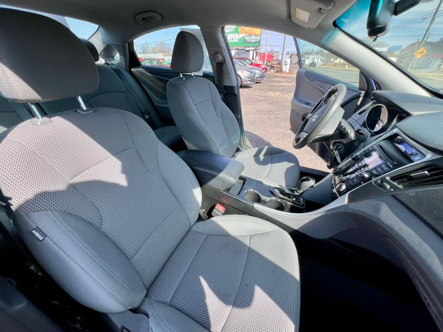 2013 Hyundai Sonata 4dr Sdn 2.4L Auto GLS, available for sale in Wallingford, Connecticut | Wallingford Auto Center LLC. Wallingford, Connecticut 2013 Hyundai Sonata 4dr Sdn 2.4L Auto GLS, available for sale in Wallingford, Connecticut | Wallingford Auto Center LLC. Wallingford, Connecticut