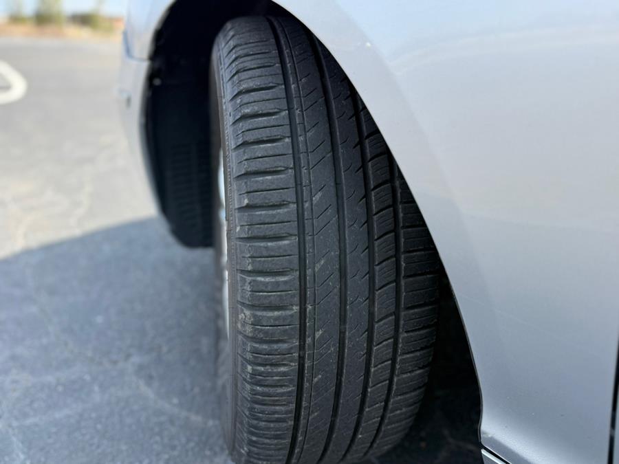 2007 Hyundai Azera 4dr Sdn 3.8L SE w/XM, available for sale in East Windsor, Connecticut | STS Automotive. East Windsor, Connecticut 2007 Hyundai Azera 4dr Sdn 3.8L SE w/XM, available for sale in East Windsor, Connecticut | STS Automotive. East Windsor, Connecticut