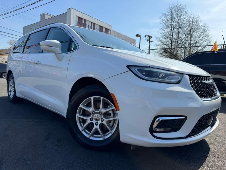 2022 Chrysler Pacifica Touring L FWD, available for sale in Irvington, New Jersey | Elis Motors Corp. Irvington, New Jersey 2022 Chrysler Pacifica Touring L FWD, available for sale in Irvington, New Jersey | Elis Motors Corp. Irvington, New Jersey