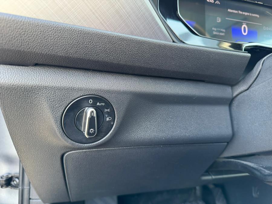 2024 Volkswagen Jetta SE Auto, available for sale in Irvington, New Jersey | Elis Motors Corp. Irvington, New Jersey 2024 Volkswagen Jetta SE Auto, available for sale in Irvington, New Jersey | Elis Motors Corp. Irvington, New Jersey