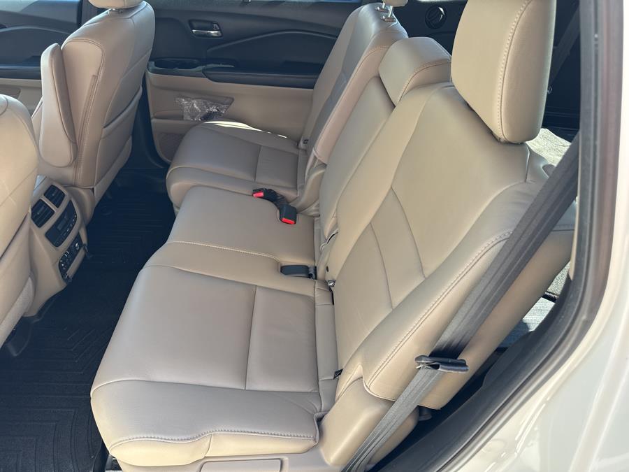 2016 Honda Pilot AWD 4dr Touring w/RES & Navi, available for sale in Waterbury, Connecticut | National Auto Brokers, Inc.. Waterbury, Connecticut 2016 Honda Pilot AWD 4dr Touring w/RES & Navi, available for sale in Waterbury, Connecticut | National Auto Brokers, Inc.. Waterbury, Connecticut