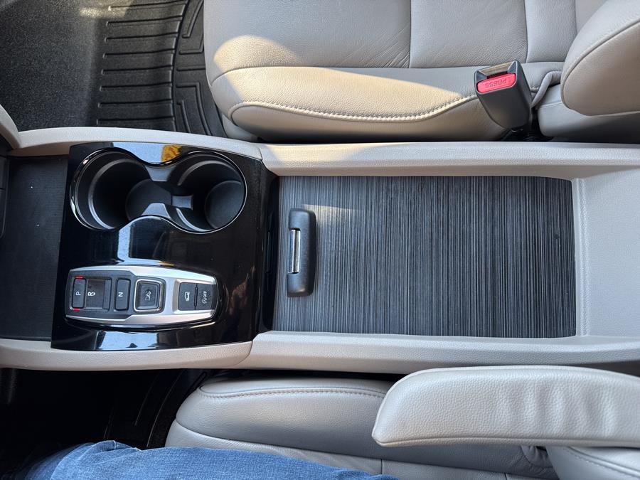 2016 Honda Pilot AWD 4dr Touring w/RES & Navi, available for sale in Waterbury, Connecticut | National Auto Brokers, Inc.. Waterbury, Connecticut 2016 Honda Pilot AWD 4dr Touring w/RES & Navi, available for sale in Waterbury, Connecticut | National Auto Brokers, Inc.. Waterbury, Connecticut