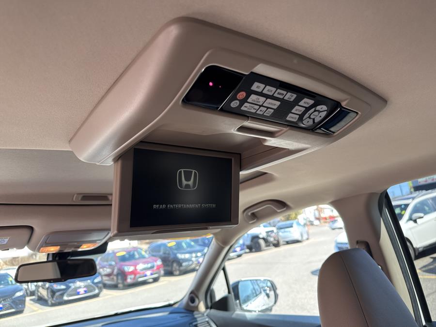 2016 Honda Pilot AWD 4dr Touring w/RES & Navi, available for sale in Waterbury, Connecticut | National Auto Brokers, Inc.. Waterbury, Connecticut 2016 Honda Pilot AWD 4dr Touring w/RES & Navi, available for sale in Waterbury, Connecticut | National Auto Brokers, Inc.. Waterbury, Connecticut