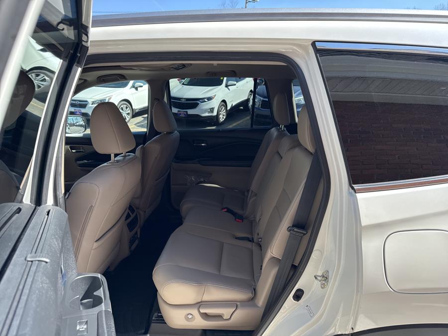 2016 Honda Pilot AWD 4dr Touring w/RES & Navi, available for sale in Waterbury, Connecticut | National Auto Brokers, Inc.. Waterbury, Connecticut 2016 Honda Pilot AWD 4dr Touring w/RES & Navi, available for sale in Waterbury, Connecticut | National Auto Brokers, Inc.. Waterbury, Connecticut