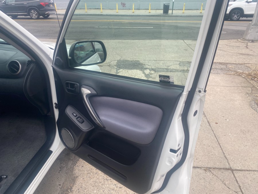 2005 Toyota RAV4 4dr Auto 4WD (Natl), available for sale in Middle Village, New York | Middle Village Motors . Middle Village, New York 2005 Toyota RAV4 4dr Auto 4WD (Natl), available for sale in Middle Village, New York | Middle Village Motors . Middle Village, New York