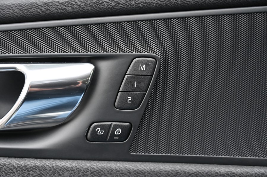2018 Volvo XC60 T6 AWD Momentum, available for sale in Waterbury, Connecticut | Highline Car Connection. Waterbury, Connecticut 2018 Volvo XC60 T6 AWD Momentum, available for sale in Waterbury, Connecticut | Highline Car Connection. Waterbury, Connecticut