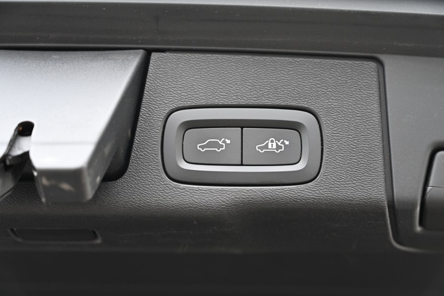 2018 Volvo XC60 T6 AWD Momentum, available for sale in Waterbury, Connecticut | Highline Car Connection. Waterbury, Connecticut 2018 Volvo XC60 T6 AWD Momentum, available for sale in Waterbury, Connecticut | Highline Car Connection. Waterbury, Connecticut