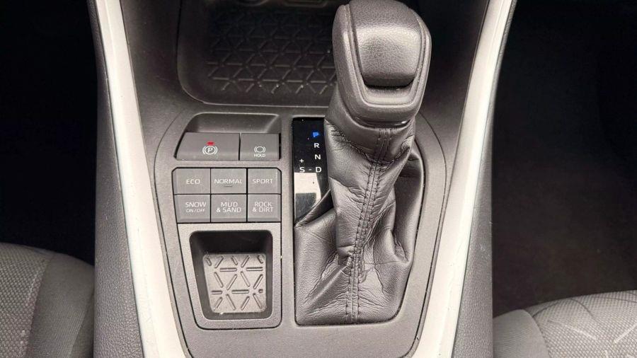 2021 Toyota Rav4 XLE Sport Utility 4D, available for sale in Linden, New Jersey | Route 27 Auto Mall. Linden, New Jersey 2021 Toyota Rav4 XLE Sport Utility 4D, available for sale in Linden, New Jersey | Route 27 Auto Mall. Linden, New Jersey