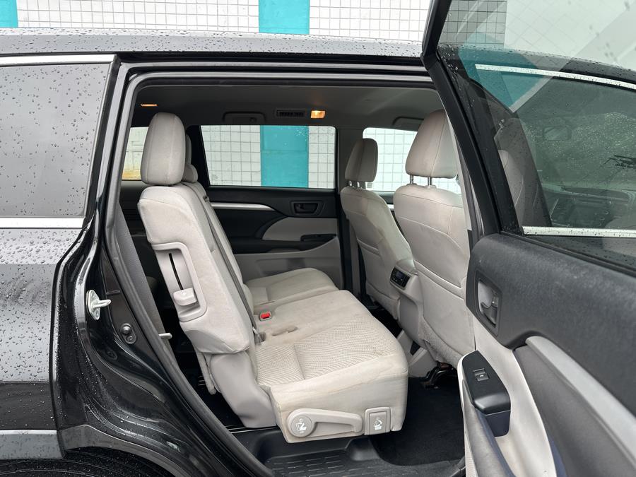 2015 Toyota Highlander FWD 4dr I4 LE (Natl), available for sale in Milford, Connecticut | Dealertown Auto Wholesalers. Milford, Connecticut 2015 Toyota Highlander FWD 4dr I4 LE (Natl), available for sale in Milford, Connecticut | Dealertown Auto Wholesalers. Milford, Connecticut