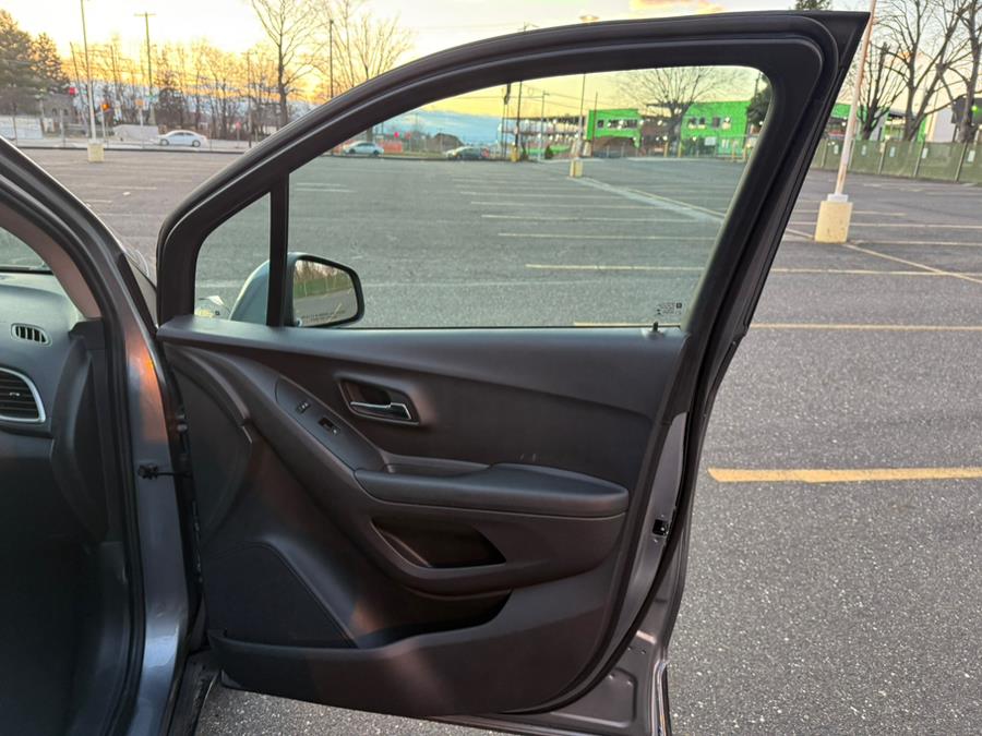 2020 Chevrolet Trax FWD 4dr LT, available for sale in Philadelphia, Pennsylvania | Eugen's Auto Sales & Repairs. Philadelphia, Pennsylvania 2020 Chevrolet Trax FWD 4dr LT, available for sale in Philadelphia, Pennsylvania | Eugen's Auto Sales & Repairs. Philadelphia, Pennsylvania