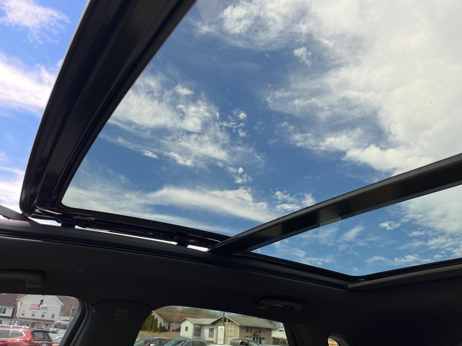 2017 Cadillac XT5 FWD 4dr Premium Luxury, available for sale in Old Saybrook, Connecticut | Saybrook Auto Barn. Old Saybrook, Connecticut 2017 Cadillac XT5 FWD 4dr Premium Luxury, available for sale in Old Saybrook, Connecticut | Saybrook Auto Barn. Old Saybrook, Connecticut