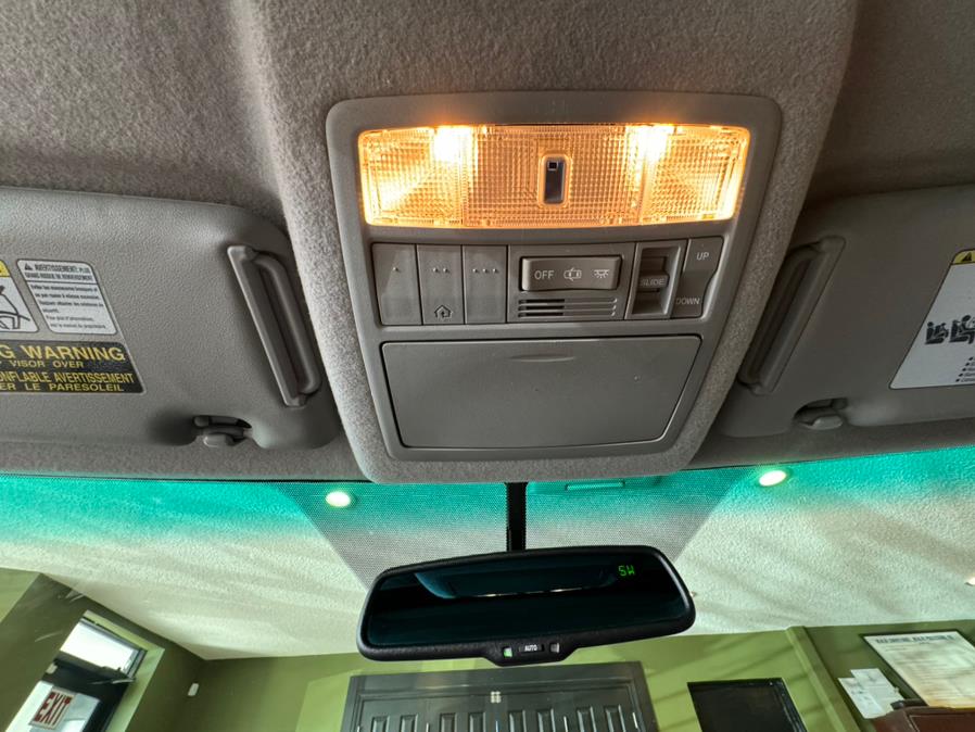 2011 Toyota Highlander 4WD 4dr V6 SE, available for sale in West Hartford, Connecticut | AutoMax. West Hartford, Connecticut 2011 Toyota Highlander 4WD 4dr V6 SE, available for sale in West Hartford, Connecticut | AutoMax. West Hartford, Connecticut