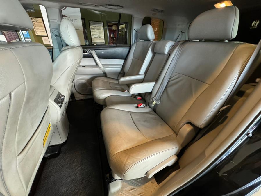 2011 Toyota Highlander 4WD 4dr V6 SE, available for sale in West Hartford, Connecticut | AutoMax. West Hartford, Connecticut 2011 Toyota Highlander 4WD 4dr V6 SE, available for sale in West Hartford, Connecticut | AutoMax. West Hartford, Connecticut