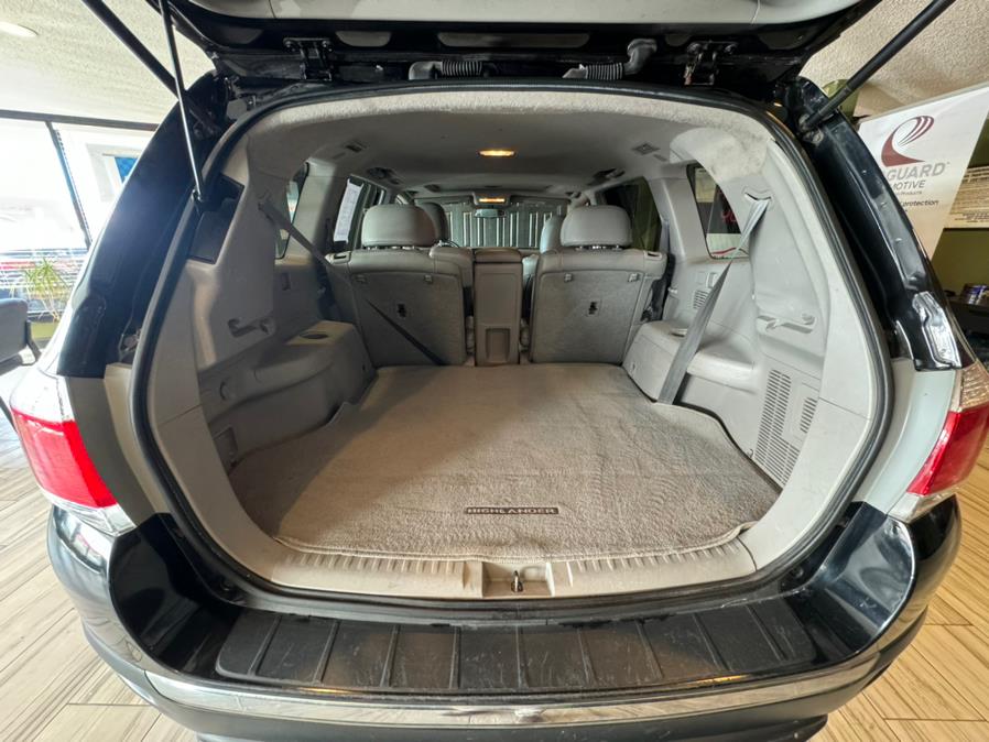 2011 Toyota Highlander 4WD 4dr V6 SE, available for sale in West Hartford, Connecticut | AutoMax. West Hartford, Connecticut 2011 Toyota Highlander 4WD 4dr V6 SE, available for sale in West Hartford, Connecticut | AutoMax. West Hartford, Connecticut