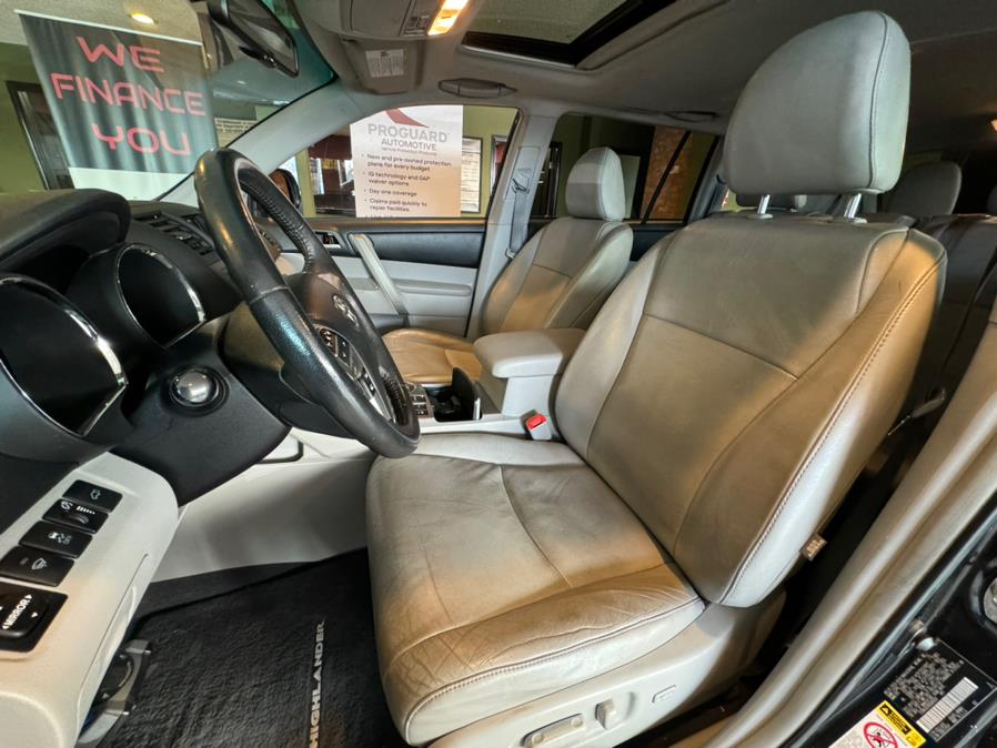 2011 Toyota Highlander 4WD 4dr V6 SE, available for sale in West Hartford, Connecticut | AutoMax. West Hartford, Connecticut 2011 Toyota Highlander 4WD 4dr V6 SE, available for sale in West Hartford, Connecticut | AutoMax. West Hartford, Connecticut