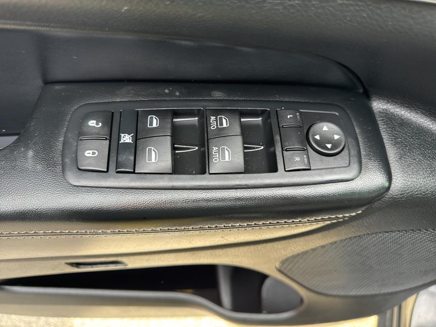 2014 Jeep Grand Cherokee 4WD 4dr Limited, available for sale in Worcester, Massachusetts | Worcester Auto Outlet LLC. Worcester, Massachusetts 2014 Jeep Grand Cherokee 4WD 4dr Limited, available for sale in Worcester, Massachusetts | Worcester Auto Outlet LLC. Worcester, Massachusetts
