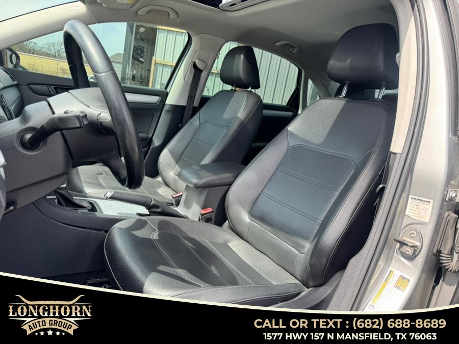 2012 Volkswagen Passat 4dr Sdn 2.5L Auto SE w/Sunroof & Nav PZEV, available for sale in Mansfield, Texas | Longhorn Auto Group. Mansfield, Texas 2012 Volkswagen Passat 4dr Sdn 2.5L Auto SE w/Sunroof & Nav PZEV, available for sale in Mansfield, Texas | Longhorn Auto Group. Mansfield, Texas