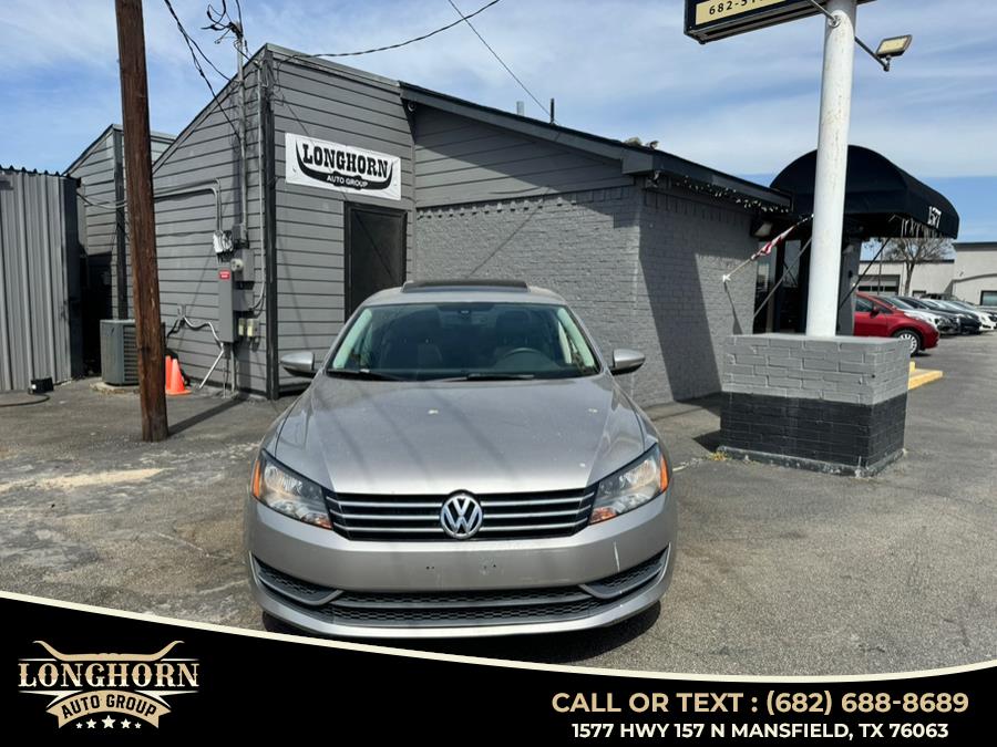 2012 Volkswagen Passat 4dr Sdn 2.5L Auto SE w/Sunroof & Nav PZEV, available for sale in Mansfield, Texas | Longhorn Auto Group. Mansfield, Texas 2012 Volkswagen Passat 4dr Sdn 2.5L Auto SE w/Sunroof & Nav PZEV, available for sale in Mansfield, Texas | Longhorn Auto Group. Mansfield, Texas