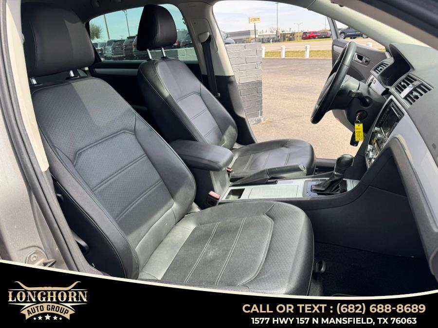 2012 Volkswagen Passat 4dr Sdn 2.5L Auto SE w/Sunroof & Nav PZEV, available for sale in Mansfield, Texas | Longhorn Auto Group. Mansfield, Texas 2012 Volkswagen Passat 4dr Sdn 2.5L Auto SE w/Sunroof & Nav PZEV, available for sale in Mansfield, Texas | Longhorn Auto Group. Mansfield, Texas
