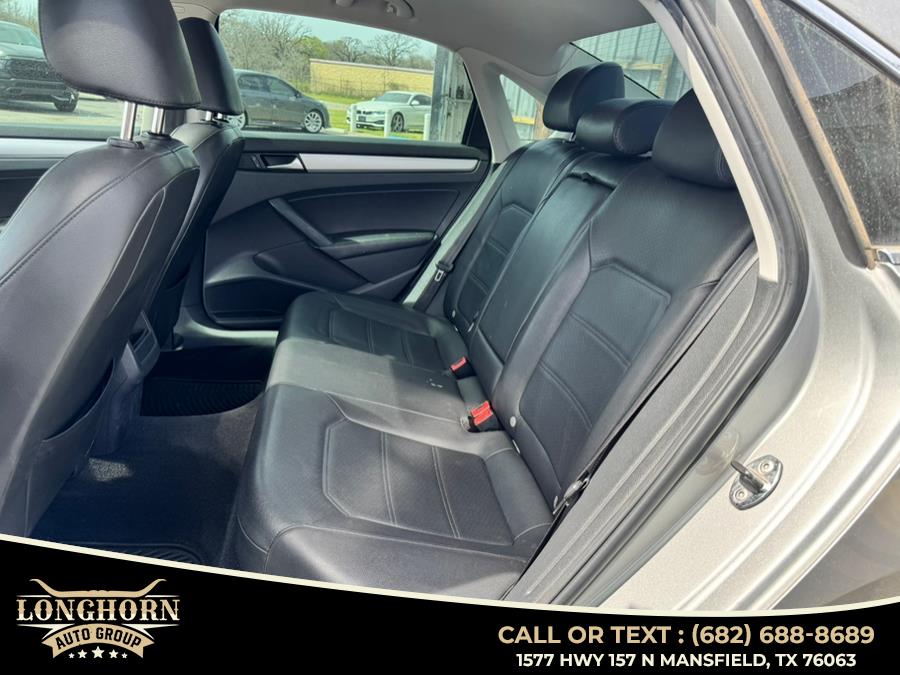 2012 Volkswagen Passat 4dr Sdn 2.5L Auto SE w/Sunroof & Nav PZEV, available for sale in Mansfield, Texas | Longhorn Auto Group. Mansfield, Texas 2012 Volkswagen Passat 4dr Sdn 2.5L Auto SE w/Sunroof & Nav PZEV, available for sale in Mansfield, Texas | Longhorn Auto Group. Mansfield, Texas