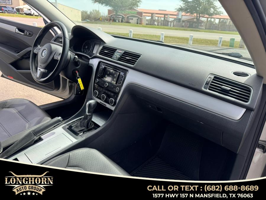 2012 Volkswagen Passat 4dr Sdn 2.5L Auto SE w/Sunroof & Nav PZEV, available for sale in Mansfield, Texas | Longhorn Auto Group. Mansfield, Texas 2012 Volkswagen Passat 4dr Sdn 2.5L Auto SE w/Sunroof & Nav PZEV, available for sale in Mansfield, Texas | Longhorn Auto Group. Mansfield, Texas