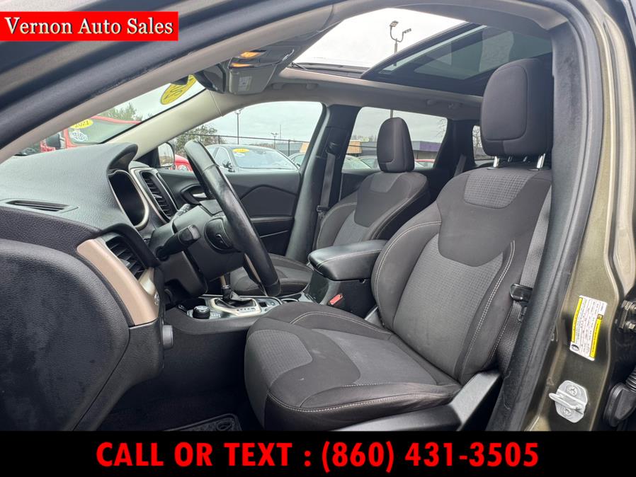 2015 Jeep Cherokee 4WD 4dr Latitude, available for sale in Manchester, Connecticut | Vernon Auto Sale & Service. Manchester, Connecticut 2015 Jeep Cherokee 4WD 4dr Latitude, available for sale in Manchester, Connecticut | Vernon Auto Sale & Service. Manchester, Connecticut