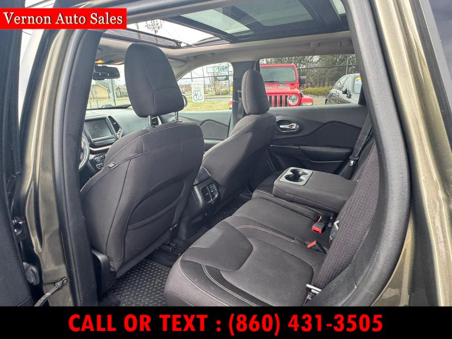 2015 Jeep Cherokee 4WD 4dr Latitude, available for sale in Manchester, Connecticut | Vernon Auto Sale & Service. Manchester, Connecticut 2015 Jeep Cherokee 4WD 4dr Latitude, available for sale in Manchester, Connecticut | Vernon Auto Sale & Service. Manchester, Connecticut