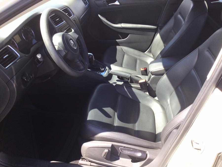 2014 Volkswagen Jetta Sedan 4dr Auto SE w/Connectivity PZEV, available for sale in Plantsville, Connecticut | L&S Automotive LLC. Plantsville, Connecticut 2014 Volkswagen Jetta Sedan 4dr Auto SE w/Connectivity PZEV, available for sale in Plantsville, Connecticut | L&S Automotive LLC. Plantsville, Connecticut