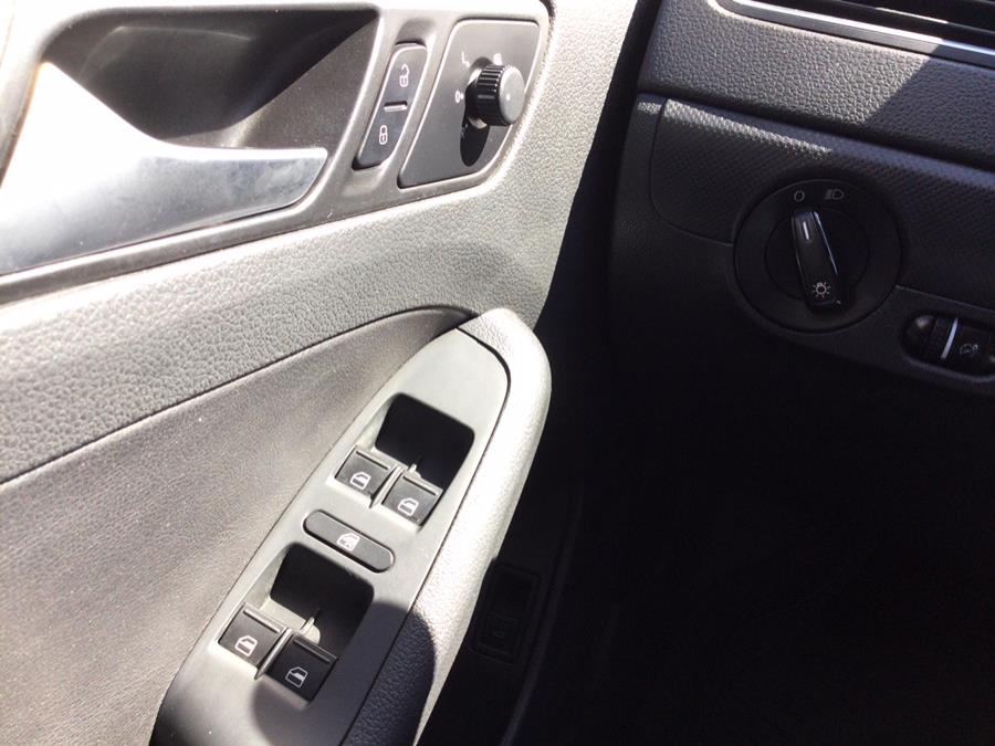 2014 Volkswagen Jetta Sedan 4dr Auto SE w/Connectivity PZEV, available for sale in Plantsville, Connecticut | L&S Automotive LLC. Plantsville, Connecticut 2014 Volkswagen Jetta Sedan 4dr Auto SE w/Connectivity PZEV, available for sale in Plantsville, Connecticut | L&S Automotive LLC. Plantsville, Connecticut