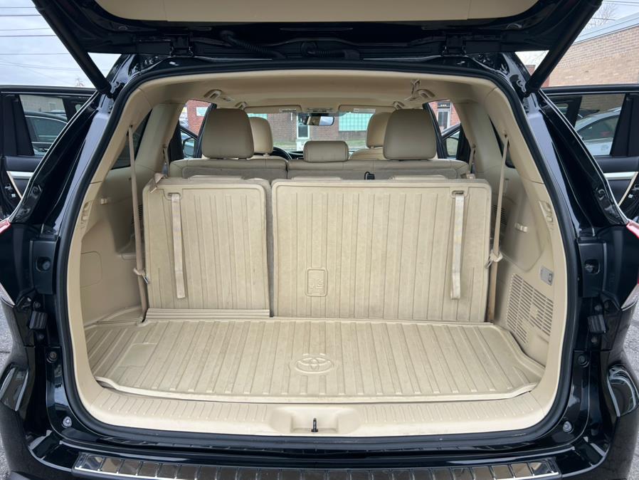 2018 Toyota Highlander XLE V6 AWD (Natl), available for sale in West Springfield, Massachusetts | Union Street Auto Sales. West Springfield, Massachusetts 2018 Toyota Highlander XLE V6 AWD (Natl), available for sale in West Springfield, Massachusetts | Union Street Auto Sales. West Springfield, Massachusetts