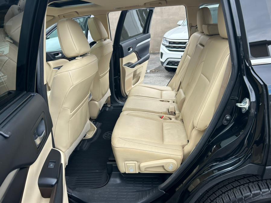 2018 Toyota Highlander XLE V6 AWD (Natl), available for sale in West Springfield, Massachusetts | Union Street Auto Sales. West Springfield, Massachusetts 2018 Toyota Highlander XLE V6 AWD (Natl), available for sale in West Springfield, Massachusetts | Union Street Auto Sales. West Springfield, Massachusetts
