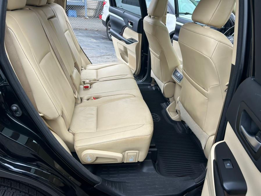 2018 Toyota Highlander XLE V6 AWD (Natl), available for sale in West Springfield, Massachusetts | Union Street Auto Sales. West Springfield, Massachusetts 2018 Toyota Highlander XLE V6 AWD (Natl), available for sale in West Springfield, Massachusetts | Union Street Auto Sales. West Springfield, Massachusetts