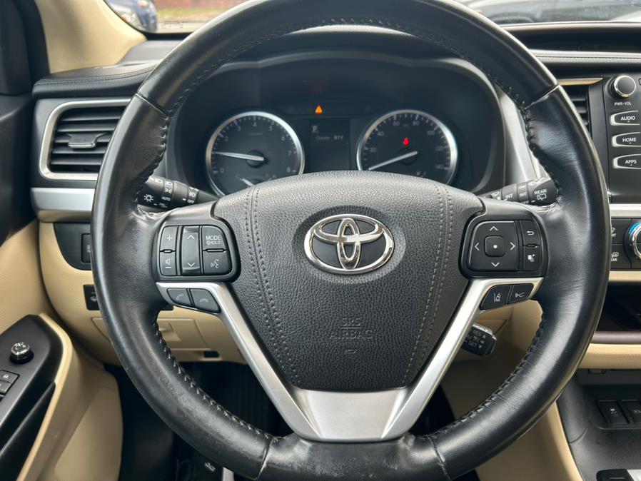 2018 Toyota Highlander XLE V6 AWD (Natl), available for sale in West Springfield, Massachusetts | Union Street Auto Sales. West Springfield, Massachusetts 2018 Toyota Highlander XLE V6 AWD (Natl), available for sale in West Springfield, Massachusetts | Union Street Auto Sales. West Springfield, Massachusetts