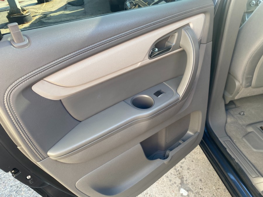 2014 Chevrolet Traverse FWD 4dr LS, available for sale in Middle Village, New York | Middle Village Motors . Middle Village, New York 2014 Chevrolet Traverse FWD 4dr LS, available for sale in Middle Village, New York | Middle Village Motors . Middle Village, New York