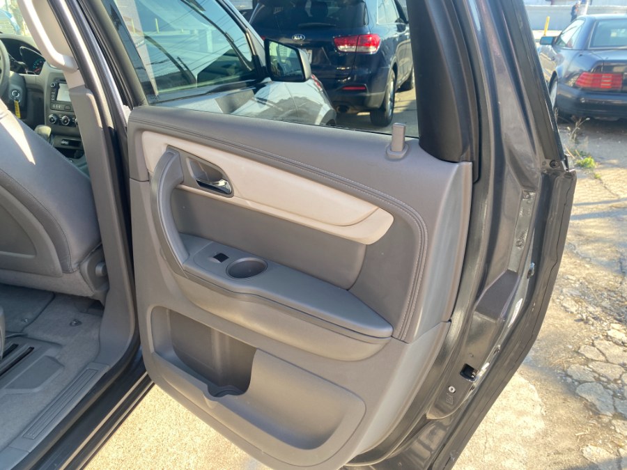 2014 Chevrolet Traverse FWD 4dr LS, available for sale in Middle Village, New York | Middle Village Motors . Middle Village, New York 2014 Chevrolet Traverse FWD 4dr LS, available for sale in Middle Village, New York | Middle Village Motors . Middle Village, New York