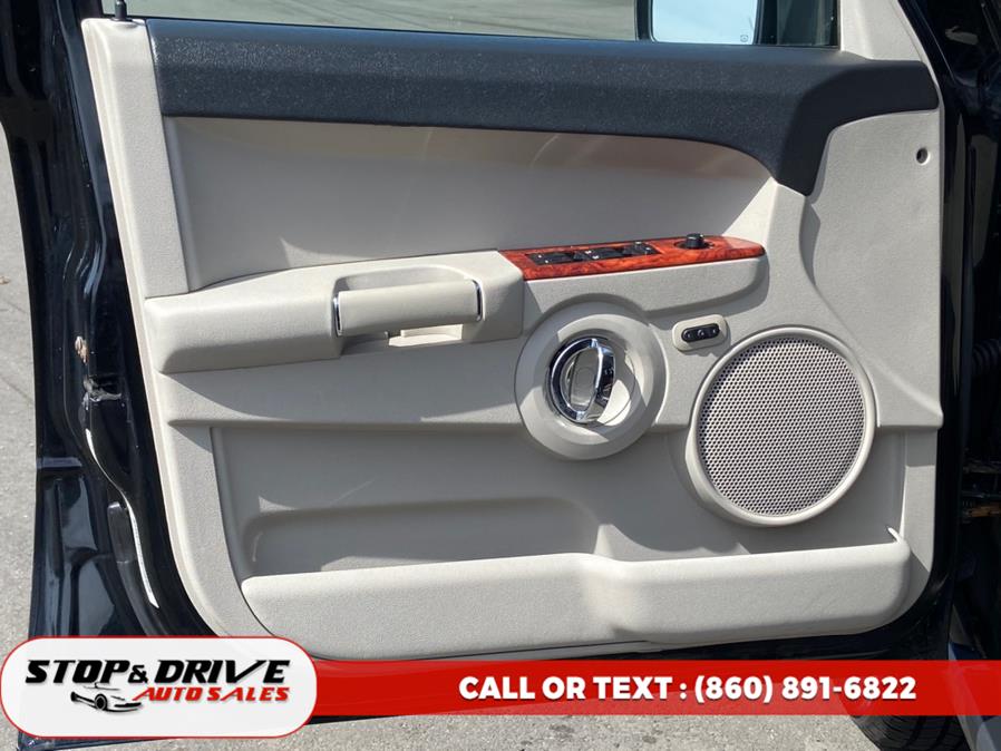 2006 Jeep Commander 4dr Limited 4WD, available for sale in East Windsor, Connecticut | Stop & Drive Auto Sales. East Windsor, Connecticut 2006 Jeep Commander 4dr Limited 4WD, available for sale in East Windsor, Connecticut | Stop & Drive Auto Sales. East Windsor, Connecticut