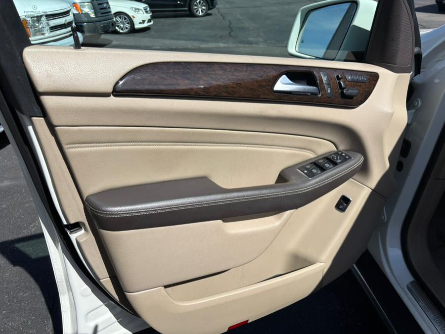 2013 Mercedes-Benz M-Class 4MATIC 4dr ML350, available for sale in Somers, Connecticut | Four Town Motors LLC. Somers, Connecticut 2013 Mercedes-Benz M-Class 4MATIC 4dr ML350, available for sale in Somers, Connecticut | Four Town Motors LLC. Somers, Connecticut