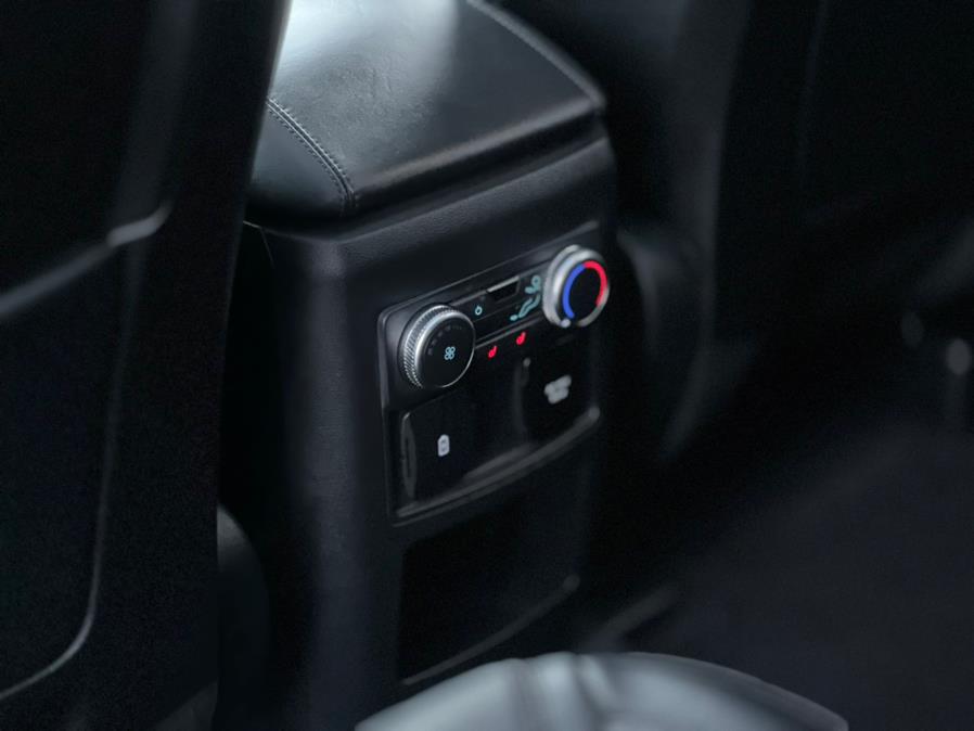 2020 Ford Explorer Platinum 4WD, available for sale in Paterson, New Jersey | Speedway Motors LLC. Paterson, New Jersey 2020 Ford Explorer Platinum 4WD, available for sale in Paterson, New Jersey | Speedway Motors LLC. Paterson, New Jersey