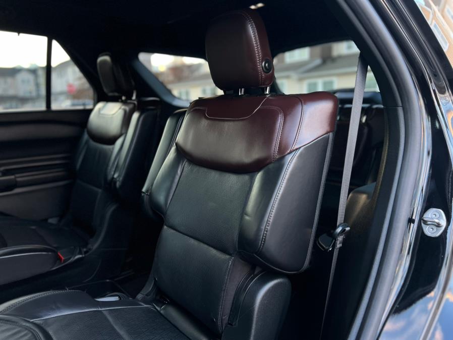 2020 Ford Explorer Platinum 4WD, available for sale in Paterson, New Jersey | Speedway Motors LLC. Paterson, New Jersey 2020 Ford Explorer Platinum 4WD, available for sale in Paterson, New Jersey | Speedway Motors LLC. Paterson, New Jersey