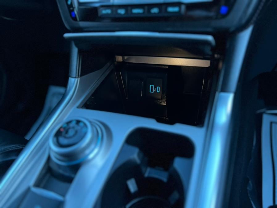 2020 Ford Explorer Platinum 4WD, available for sale in Paterson, New Jersey | Speedway Motors LLC. Paterson, New Jersey 2020 Ford Explorer Platinum 4WD, available for sale in Paterson, New Jersey | Speedway Motors LLC. Paterson, New Jersey